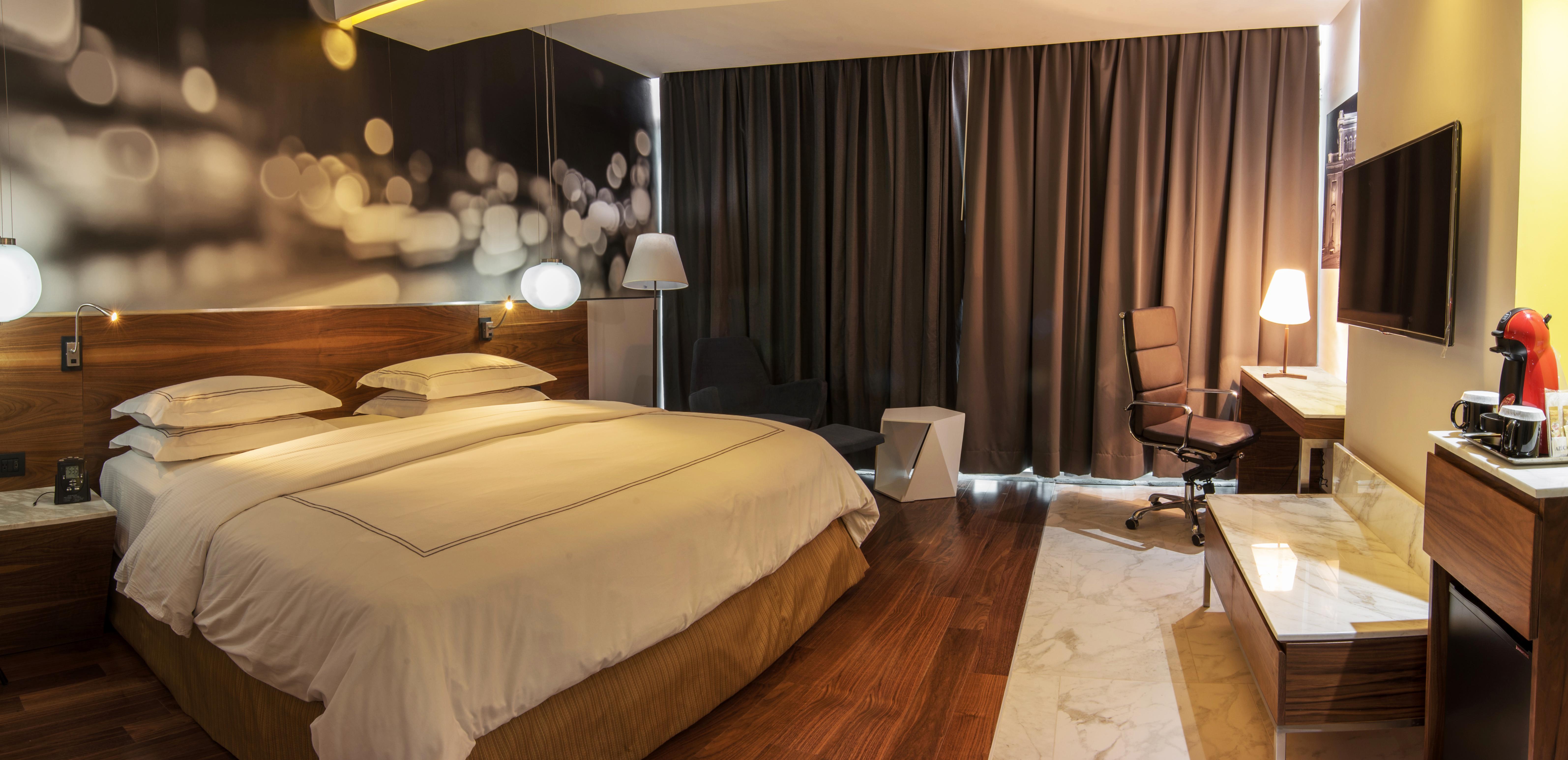 Krystal Urban Guadalajara Hotell Exteriör bild