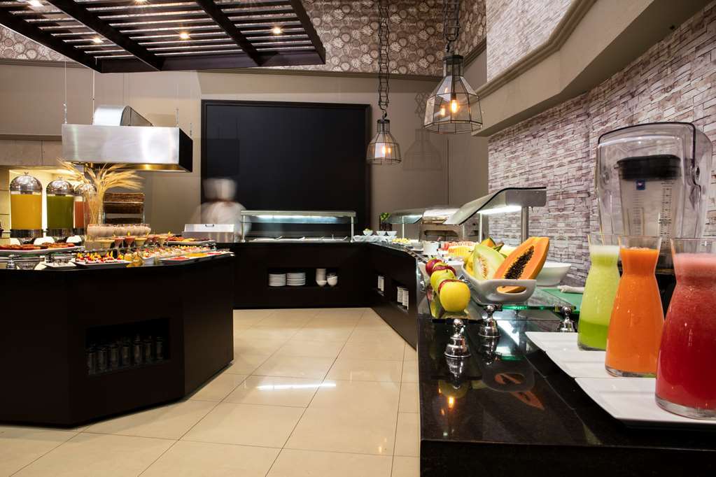 Krystal Urban Guadalajara Hotell Restaurang bild