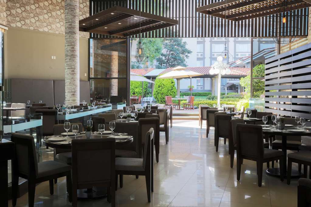 Krystal Urban Guadalajara Hotell Restaurang bild