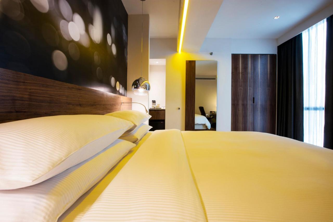 Krystal Urban Guadalajara Hotell Exteriör bild